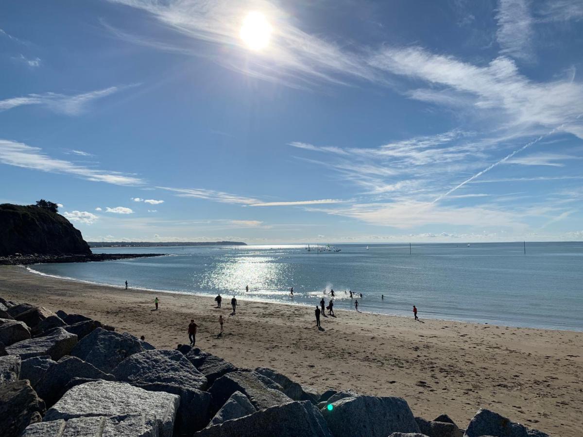 Les Pieds Dans L'Eau Acces Direct A La Plage ! Granville Luaran gambar
